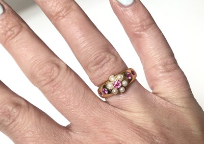 Lot 36 - Antique style 18ct gold pink stone and seed pearl flower head ring