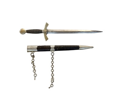 Lot 930 - Fine Nazi Luftwaffe First Pattern Officers dagger with engraved family coat of Arms and SW monogram