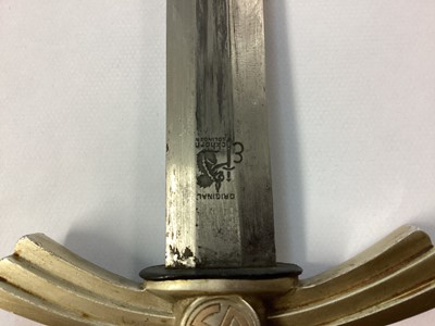 Lot 930 - Fine Nazi Luftwaffe First Pattern Officers dagger with engraved family coat of Arms and SW monogram