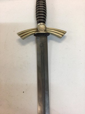 Lot 930 - Fine Nazi Luftwaffe First Pattern Officers dagger with engraved family coat of Arms and SW monogram