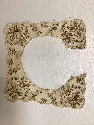 Lot 2058 - Selection of lace items including collars and cuffs, bobbin lace, blonde lace , metallic thread lace, decorated net  lace, Brussel Point de Gaze lace, Irish crochet etc. Plus two Tenerife handerchi...