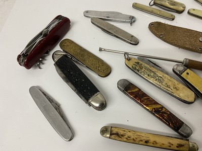 Lot 362 - Collection of pen knives