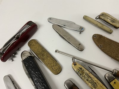 Lot 362 - Collection of pen knives