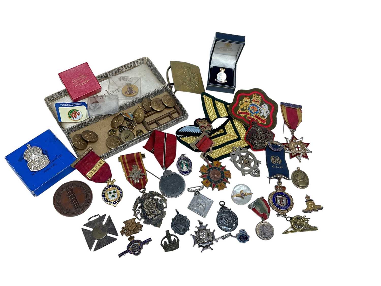 Lot 711 - Second World War Nazi Medal for the Winter campaign in Russia 1941 / 42, together with Army Temperance medal silver ARP badge and other badges and militaria.