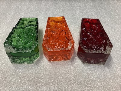 Lot 1118 - Three Whitefriars Coffin vases in Meadow green, Tangerine and Ruby, designed by Geoffrey Baxter, 13.5cm high