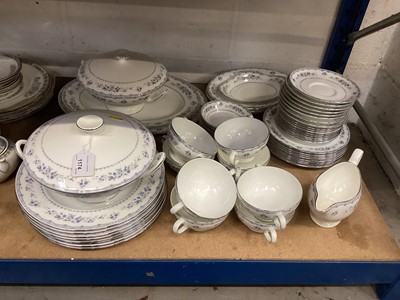 Lot 1174 - Wedgwood Gardenia pattern dinner service, pattern reference R4628