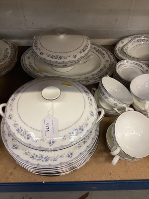 Lot 1174 - Wedgwood Gardenia pattern dinner service, pattern reference R4628