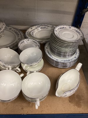 Lot 1174 - Wedgwood Gardenia pattern dinner service, pattern reference R4628