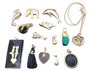 Lot 2 - Group of 9ct gold novelty animal pendants and brooches, together with four 14ct gold mounted pendants and a yellow metal mounted coin pendant