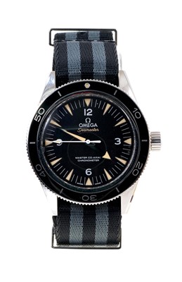 Lot 638 - Fine Gentlemen’s modern Omega Seamaster wristwatch in box with certificate