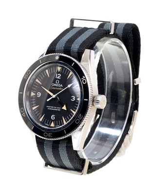 Lot 638 - Fine Gentlemen’s modern Omega Seamaster wristwatch in box with certificate