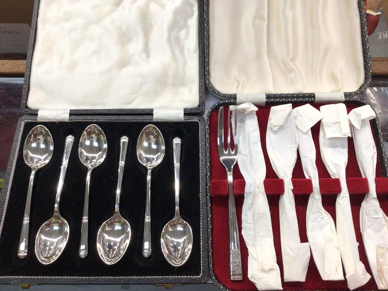 Lot 1061 - Cased set of six silver teaspoons and a