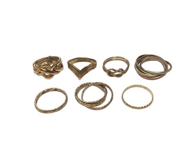 Lot 95 - 9ct gold rings including ‘Russian’ rings, knot rings and others