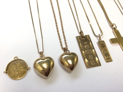 Lot 96 - Group of 9ct gold pendants on 9ct gold chains