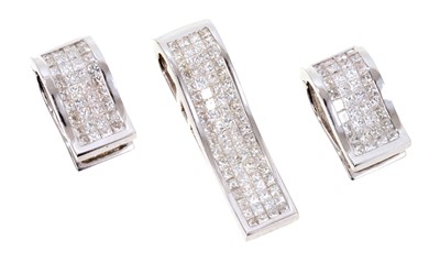 Lot 532 - 18ct white gold diamond pendant and earrings with invisibly set princess cut diamonds