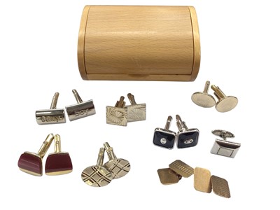 Lot 1000 - Group of cufflinks to include a 9ct gold pair and a Swarovski pair