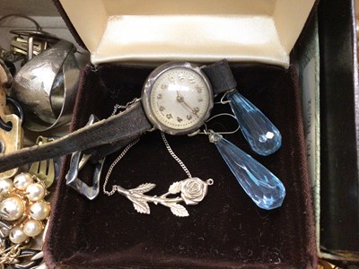 Lot 1001 - Group of vintage costume jewellery, wristwatches and bijouterie