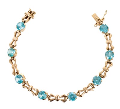 Lot 452 - 1940s gold and blue zircon bracelet