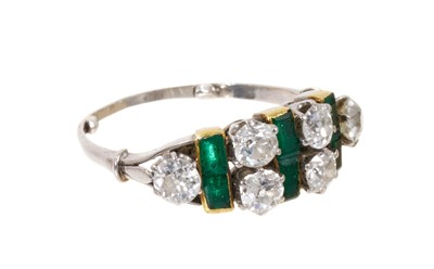 Lot 456 - Art Deco diamond and emerald cluster ring