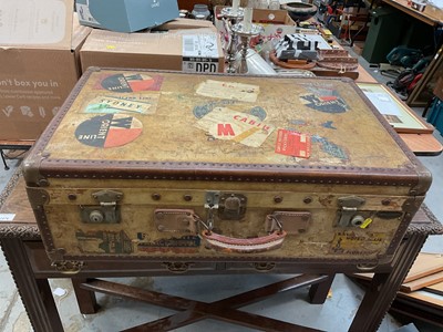 Lot 515 - Vintage travelling case