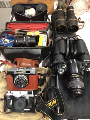 Lot 329 - Group of vintage cameras and binoculars