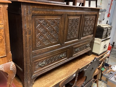 Lot 1458 - Antique oak mule chest