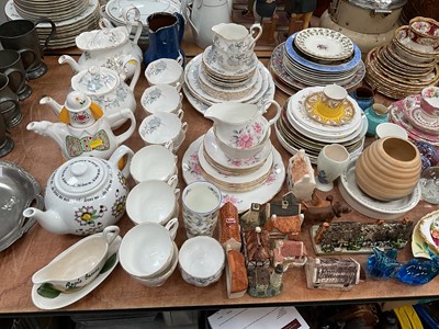 Lot 487 - Collection of Royal Albert ceramics and other decorative china and glassware