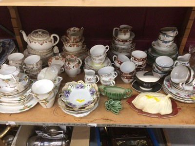 Lot 698 - Collection of teawares