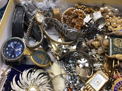Lot 1068 - Group of costume jewellery, wristwatches, Masonic medals and bijouterie