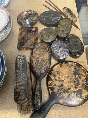 Lot 270 - Quantity of Chinese and Japanese carved tortoiseshell items