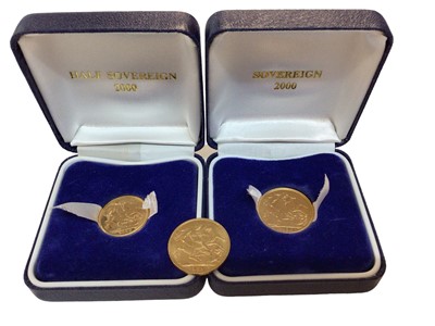 Lot 440 - G.B. - Gold Sovereigns to include Edward VII 1910 AVF, Elizabeth II 2000 UNC & Half Sovereign Elizabeth II 2000 UNC (3 coins)