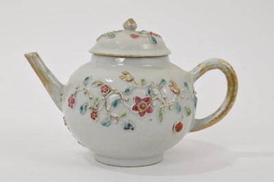 Lot 59 - 18th century Chinese export porcelain teapot and cover