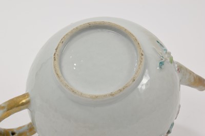 Lot 59 - 18th century Chinese export porcelain teapot and cover
