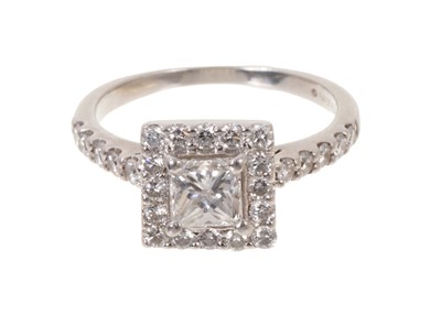 Lot 439 - Platinum cluster ring