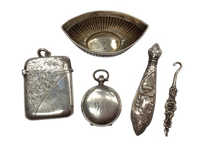 Lot 1043 - Group of silver items to incude a salt, vest case, sovereign case, needle case and button hook (5)