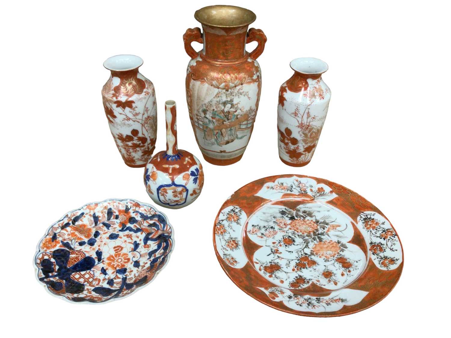 Lot 16 - Small group of Japanese Kutani and Imari ware, including a two handled vase decorated with a figural scene