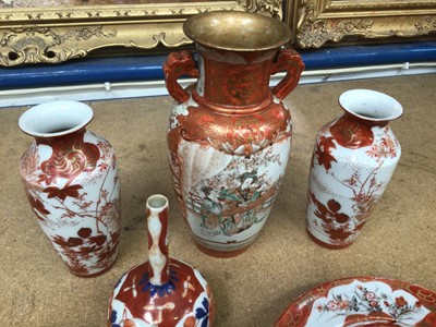 Lot 16 - Small group of Japanese Kutani and Imari ware, including a two handled vase decorated with a figural scene