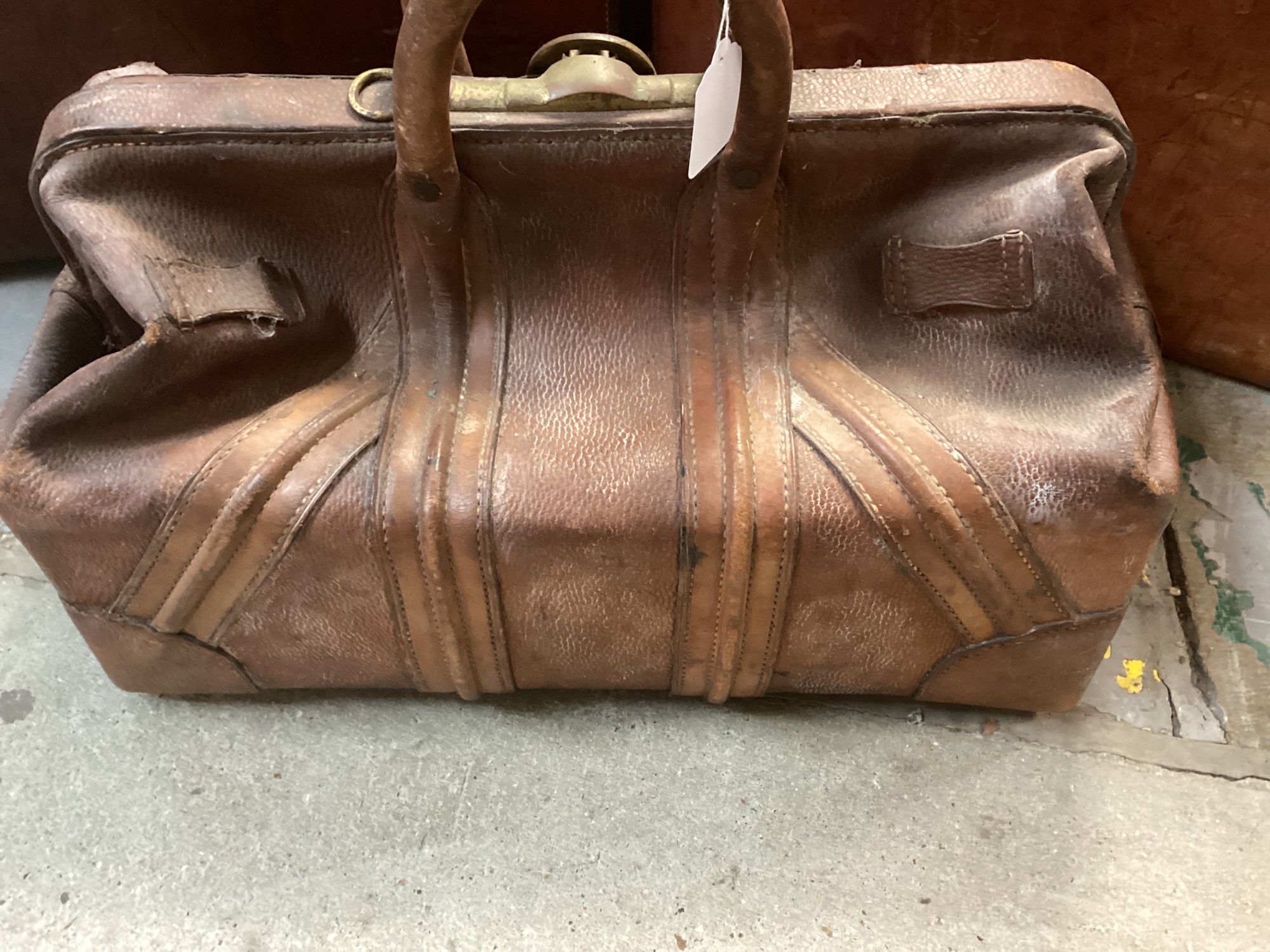 Lot 604 - Old leather Gladstone bag, and four vintage