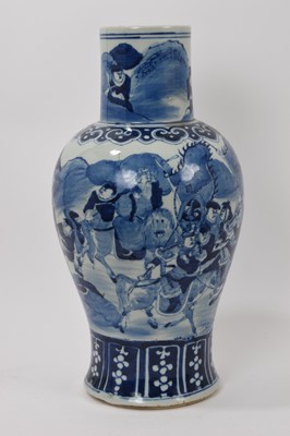 Lot 90 - Large Chinese blue and white vase