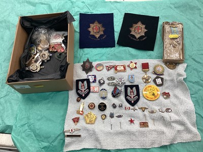 Lot 399 - Badges ,pins ,tokens and Militaria