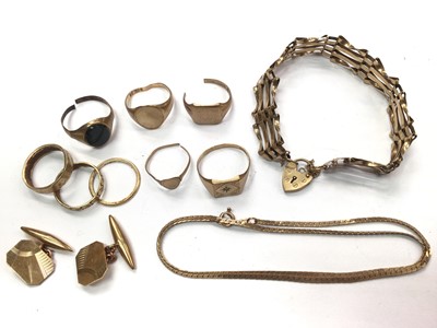 Lot 1034 - Group of 9ct gold jewellery to include a gate bracelet, pair of cufflinks signet rings and wedding rings etc