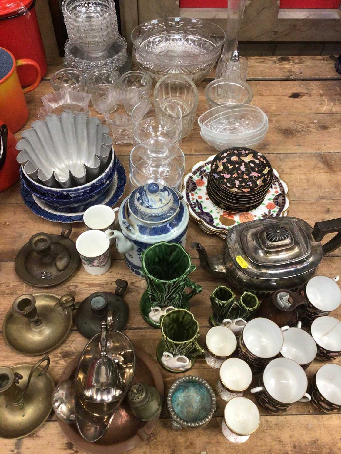 Lot 28 - Sundry items, including a Chinese teapot,