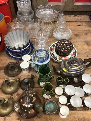 Lot 28 - Sundry items, including a Chinese teapot, glassware, etc
