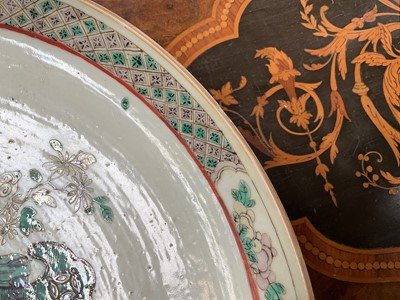 Lot 4 - Chinese famille verte dish, six character Qialong mark
