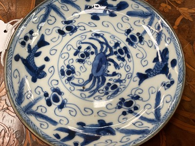 Lot 2 - Chinese Kangxi dish, decorated with a crab