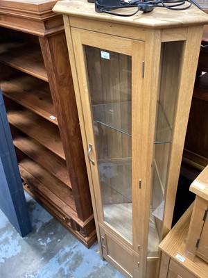 Lot 1218 - Contemporary light oak glazed corner cupboard with glass shelves and panelled door below together with a multi media unit (2)