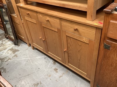 Lot 1274 - Contemporary light oak side board with three drawers and cupboards below