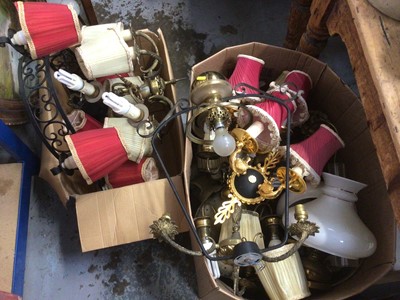 Lot 40 - Large quantity of brass and other light fittings