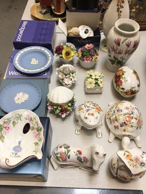 Lot 316 - Small group of Aynsley ceramics including animal shaped trinket boxes, a vase, Wedgwood Jasperware dishes and other items