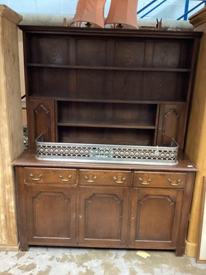 Lot 1359 - Good quality oak two height dresser